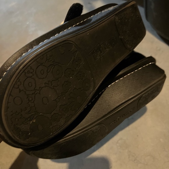 Algeria Mary Jane’s - Picture 2 of 6